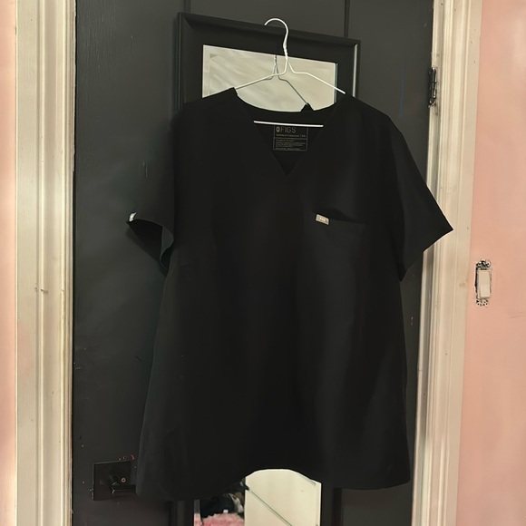 FIGS Catarina Scrub Top - Picture 2 of 5